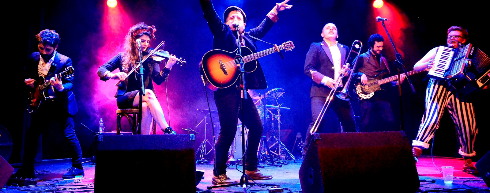 Holy Moly and the Crackers Band, Holy Moly and the Crackers